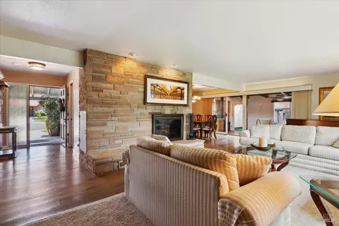 Living - 125 Combs Ln, Vallejo, CA 94590 photo 1 of 4