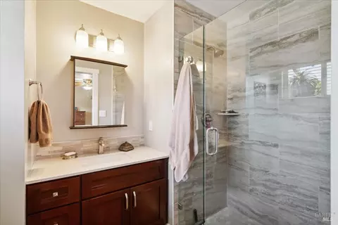 Bath - 125 Combs Ln, Vallejo, CA 94590 photo 1 of 2