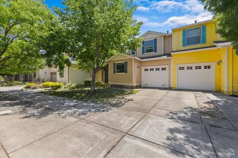 2376 Tedeschi Dr, Santa Rosa, CA 95403