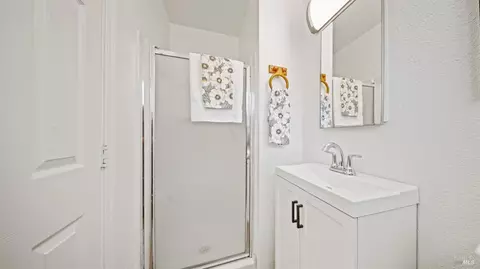 Bath - 1754 Utah St, Fairfield, CA 94533 photo 1 of 2