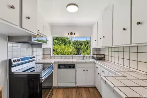 Kitchen - 231 Cazneau Ave, Sausalito, CA 94965 photo 5 of 5