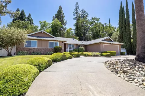 107 Foothill Dr, Vacaville, CA 95688