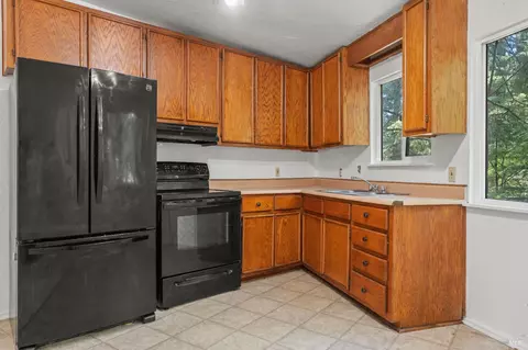 Kitchen - 25273 Bluejay Ln, Willits, CA 95490 photo 2 of 2