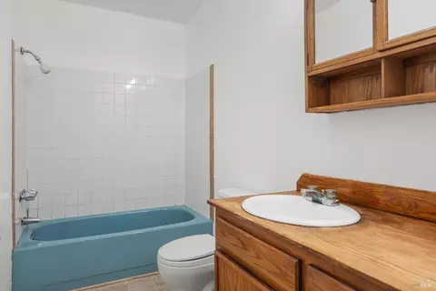 Bath - 25273 Bluejay Ln, Willits, CA 95490 photo 1 of 1