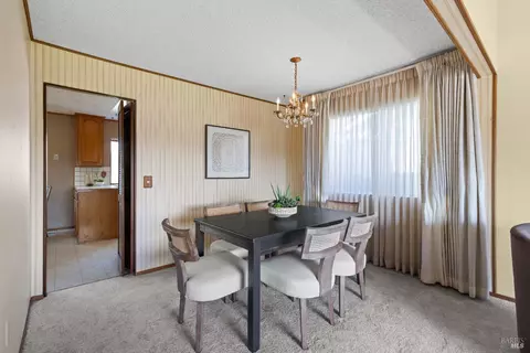 Dining - 1721 Sarkesian Dr, Petaluma, CA 94954 photo 1 of 2