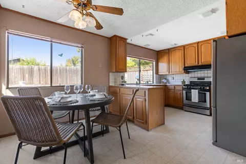 Kitchen - 1721 Sarkesian Dr, Petaluma, CA 94954 photo 1 of 3