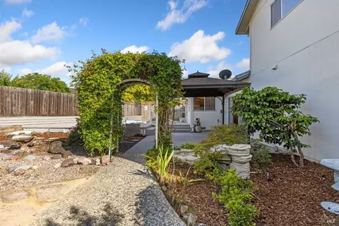 Exterior - 1721 Sarkesian Dr, Petaluma, CA 94954 photo 9 of 11