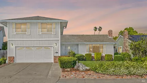 Exterior - 1721 Sarkesian Dr, Petaluma, CA 94954 photo 2 of 11
