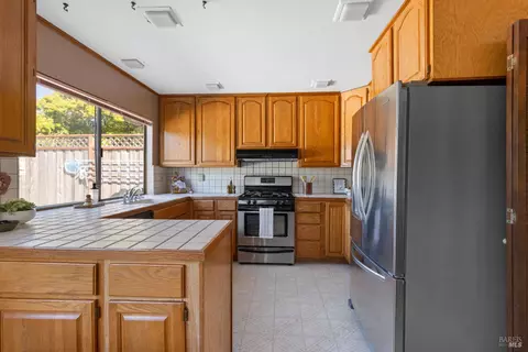 Kitchen - 1721 Sarkesian Dr, Petaluma, CA 94954 photo 3 of 3