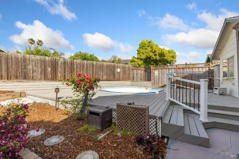 Exterior - 1721 Sarkesian Dr, Petaluma, CA 94954 photo 7 of 11