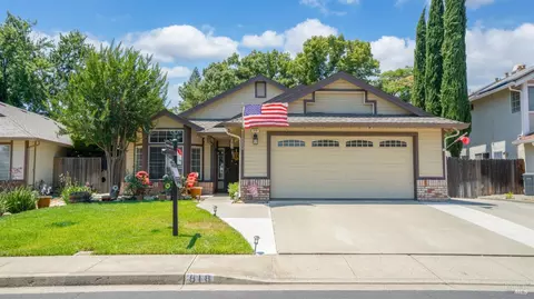 818 Sonnet Dr, Vacaville, CA 95687