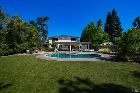 613 Harvest Ln, Saint Helena, CA 94574