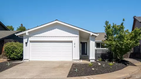 214 Hummingbird Ct, Healdsburg, CA 95448