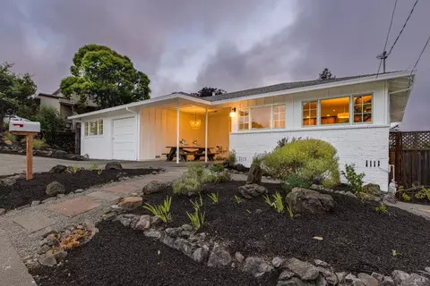 824 Middlefield Dr, Petaluma, CA 94952
