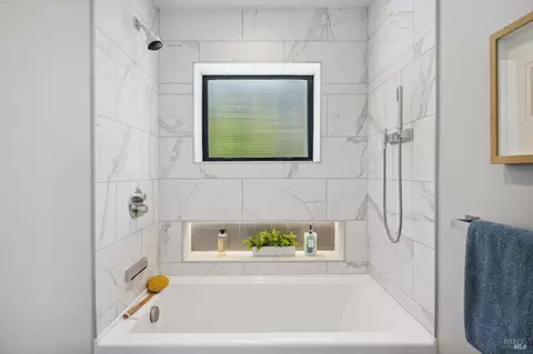 Bath - 101 Lincoln Dr, Sausalito, CA 94965 photo 6 of 9