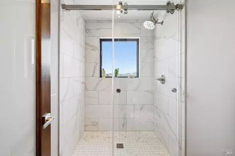 Bath - 101 Lincoln Dr, Sausalito, CA 94965 photo 4 of 9