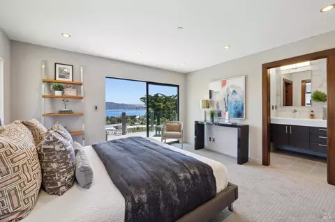 Bedroom - 101 Lincoln Dr, Sausalito, CA 94965 photo 2 of 5