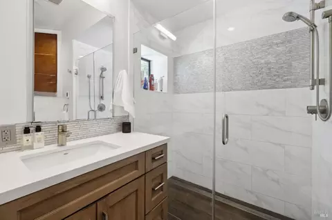 Bath - 101 Lincoln Dr, Sausalito, CA 94965 photo 9 of 9