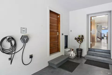 Entry Way - 101 Lincoln Dr, Sausalito, CA 94965 photo 5 of 5