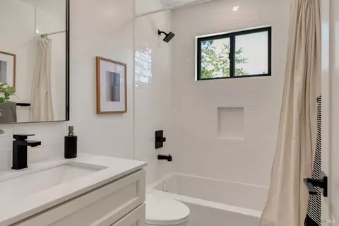 Bath - 528 3rd St W, Sonoma, CA 95476 photo 1 of 2