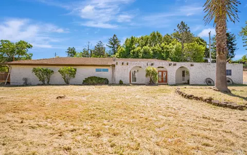 4250 Susan Ln, Penngrove, CA 94951