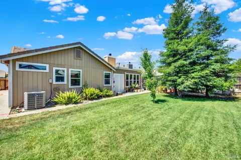 Exterior - 1795 Mistler St, Dixon, CA 95620 photo 6 of 11