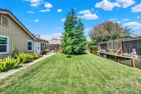 Exterior - 1795 Mistler St, Dixon, CA 95620 photo 4 of 11