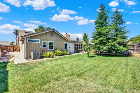 Exterior - 1795 Mistler St, Dixon, CA 95620 photo 5 of 11