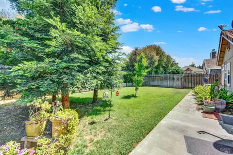 Exterior - 1795 Mistler St, Dixon, CA 95620 photo 9 of 11