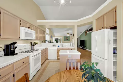 Kitchen - 1795 Mistler St, Dixon, CA 95620 photo 2 of 4