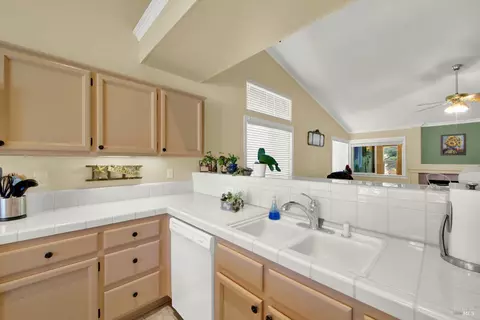 Kitchen - 1795 Mistler St, Dixon, CA 95620 photo 4 of 4