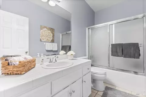Bath - 214 Viking Ct, Windsor, CA 95492 photo 1 of 2