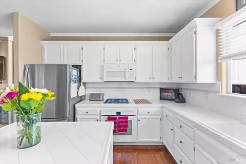 Kitchen - 214 Viking Ct, Windsor, CA 95492 photo 2 of 4