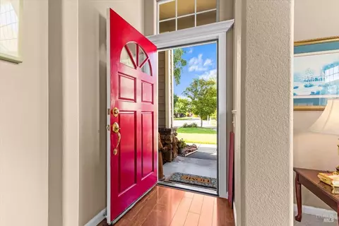 214 Viking Ct, Windsor, CA 95492