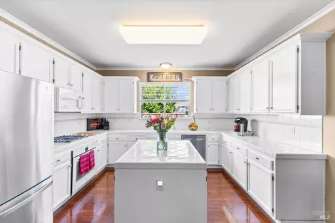 Kitchen - 214 Viking Ct, Windsor, CA 95492 photo 1 of 4