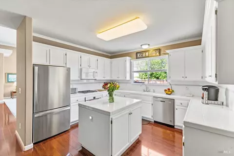 Kitchen - 214 Viking Ct, Windsor, CA 95492 photo 4 of 4