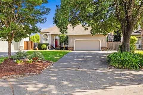 Exterior - 214 Viking Ct, Windsor, CA 95492 photo 1 of 6