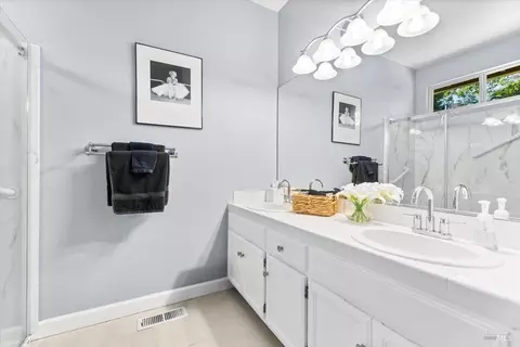 Bath - 214 Viking Ct, Windsor, CA 95492 photo 2 of 2