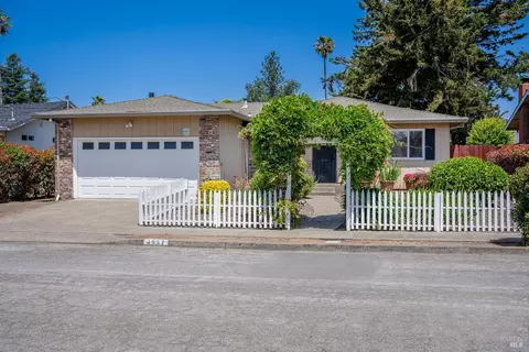 4957 Charmian Dr, Santa Rosa, CA 95409