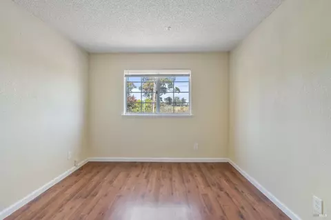 Bedroom - 271 Sandy Beach Rd, Vallejo, CA 94590 photo 4 of 8