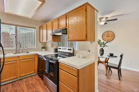 Kitchen - 271 Sandy Beach Rd, Vallejo, CA 94590 photo 3 of 3