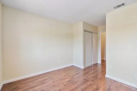 Bedroom - 271 Sandy Beach Rd, Vallejo, CA 94590 photo 6 of 8