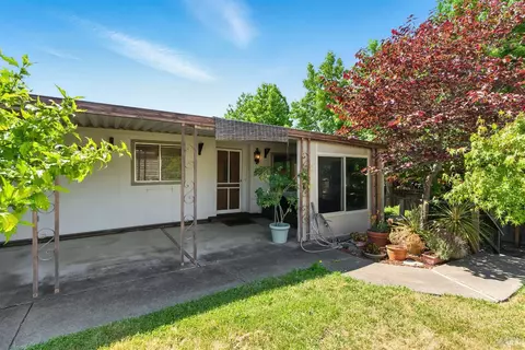 154 Brookview Ct, Santa Rosa, CA 95409