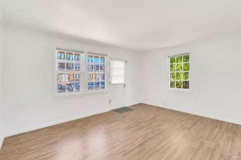 Living - 75 Baldwin St, Vallejo, CA 94590 photo 2 of 2
