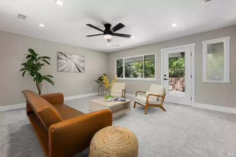 Living - 812 Meadowlark Dr, Fairfield, CA 94533 photo 2 of 3