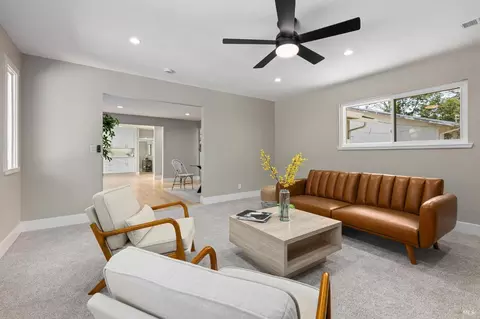 Living - 812 Meadowlark Dr, Fairfield, CA 94533 photo 3 of 3