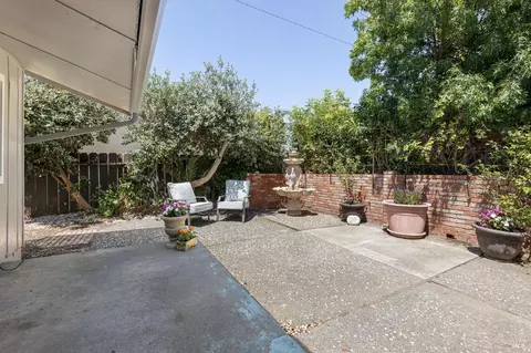 Exterior - 812 Meadowlark Dr, Fairfield, CA 94533 photo 5 of 6