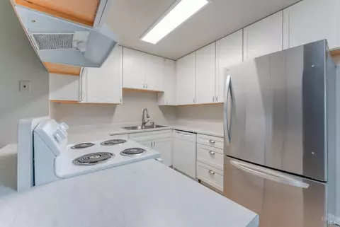 1608 Daphne Dr, Willits, CA 95490 photo 2