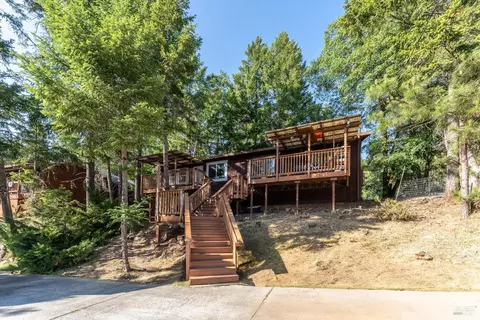 1608 Daphne Dr, Willits, CA 95490