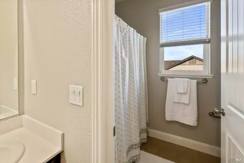 Bath - 5340 Discovery Way, Fairfield, CA 94533 photo 3 of 3